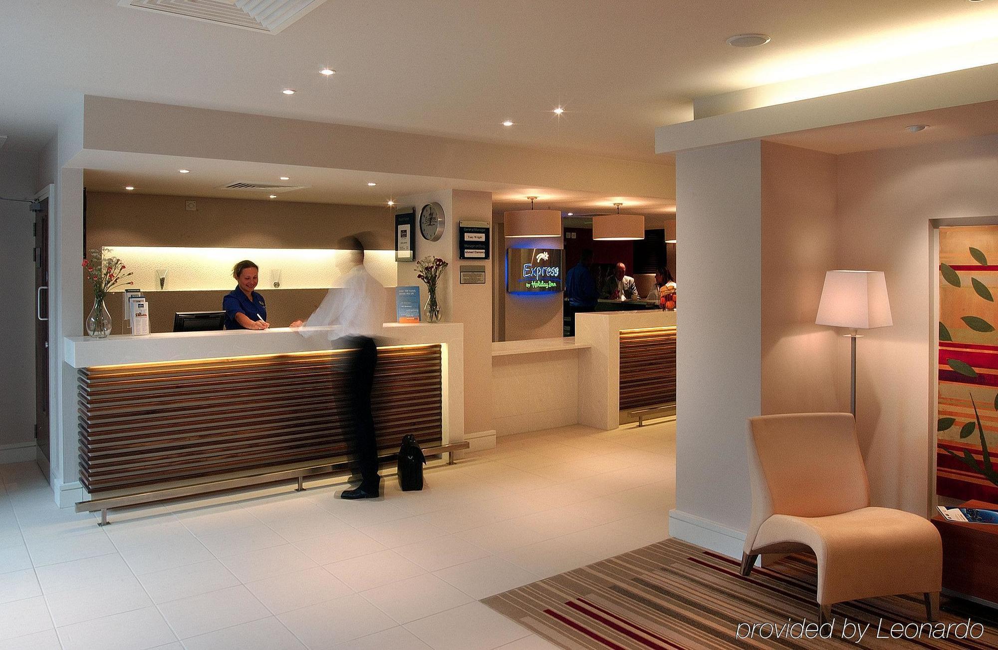 Holiday Inn Express Stevenage, An Ihg Hotel Exterior photo